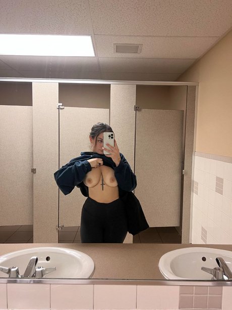 Sheisbusty hd star photo