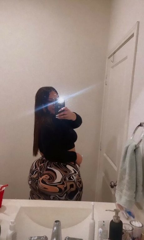 Babyv b model pretty picture