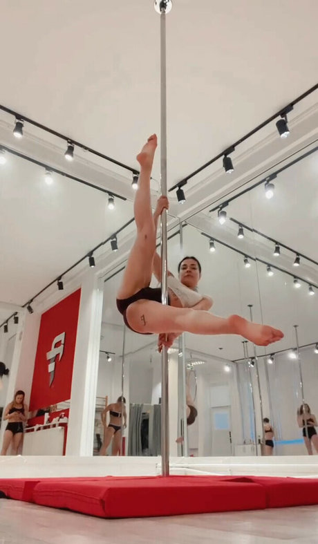 Aslhan Onur high quality actress photos