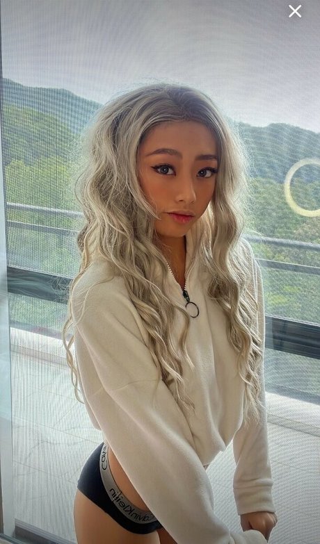 Ari Lee adult actress photos