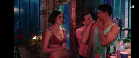 girl on girl onlyfans nude image