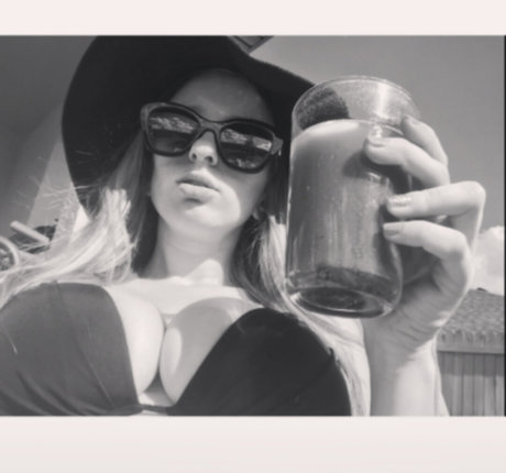 Yillian nude actress archive