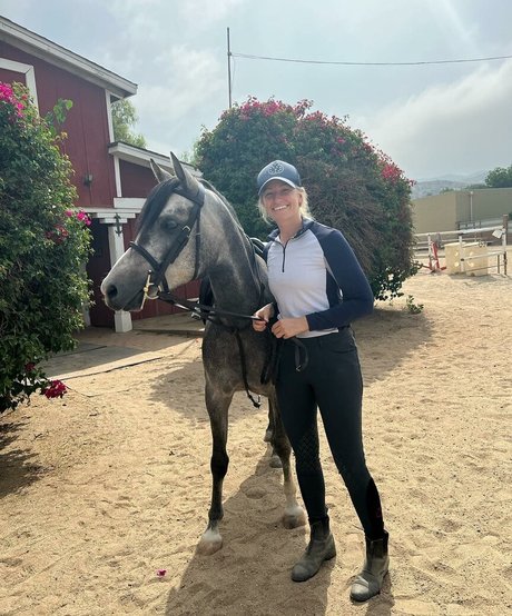 Beth Behrs star porn archive