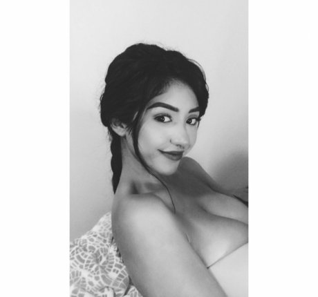 Alexandra Nicole exclusive star pics