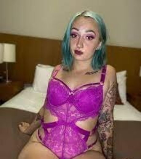 savannaisland model nude picture