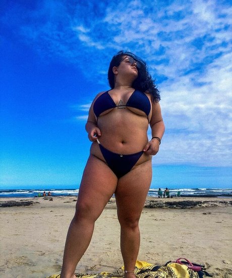 Karol Lannes star erotic pics