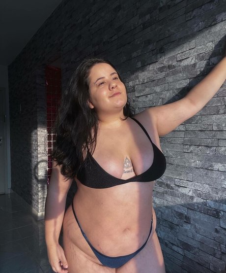 Karol Lannes beautiful star pictures