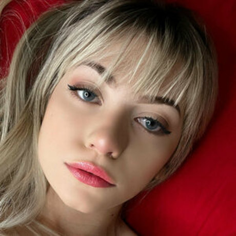 Cmeell star sexy pictures