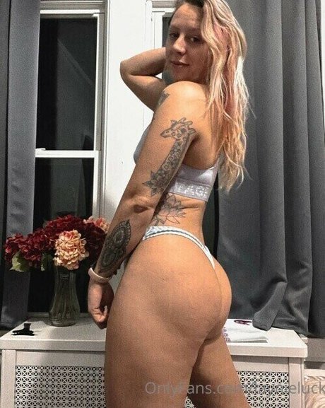 AEW Laynie Luck top model pictures