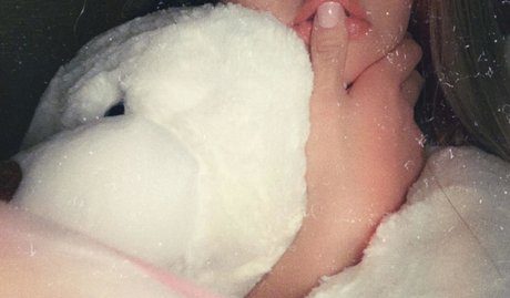 Myropesbunny nudes model image