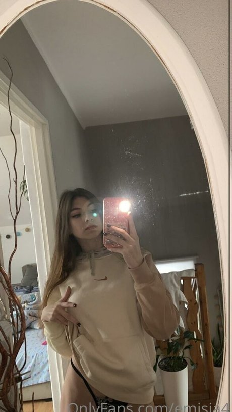 Emisia4 perfect star photos