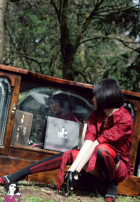 ArsenicLulu model nude archive