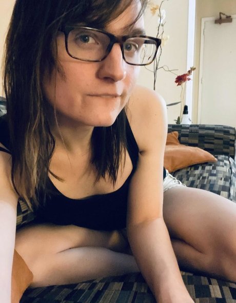 Ava Shade pretty model photos