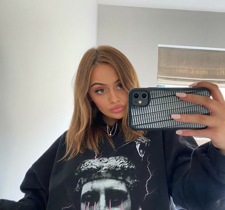 Eleanor Evans nudes model img