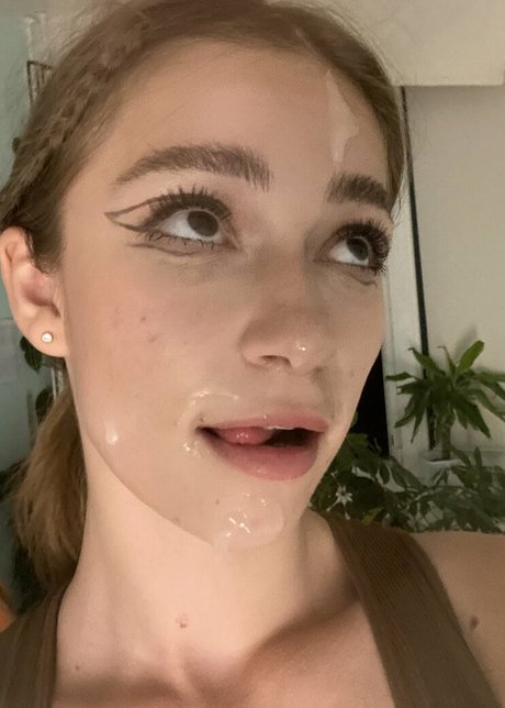 Malisplayroom pornstar nude picture