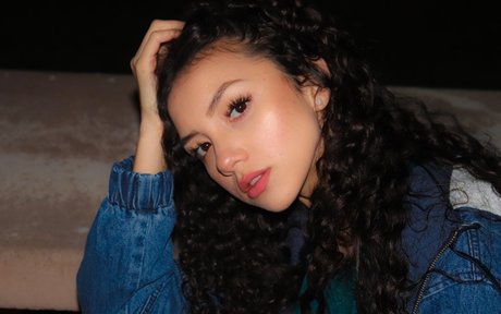 curvy shemale onlyfans free pictures