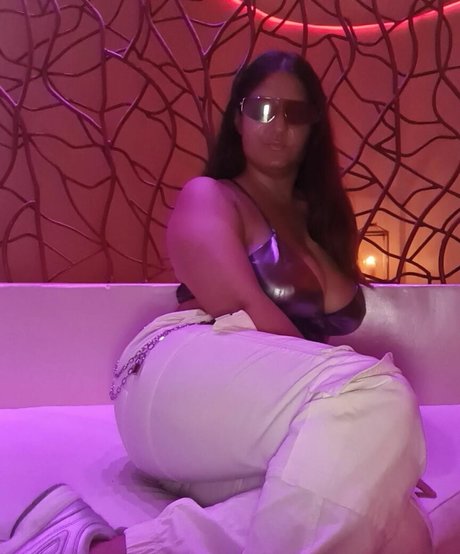 Ann Cygnus high quality model galleries