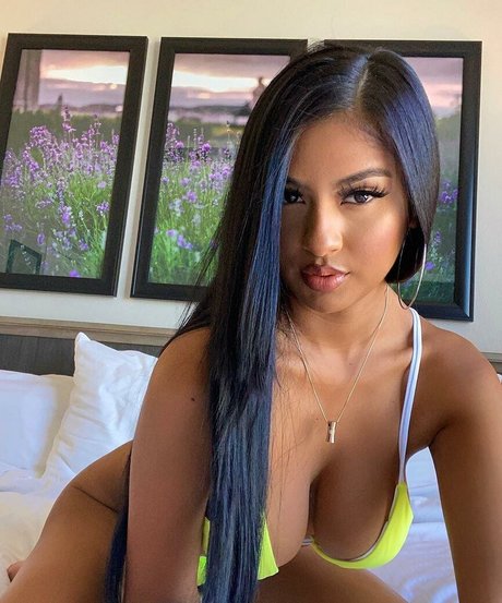 Lucero Crystal star hot image