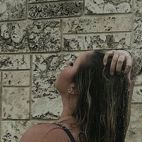 Lauren Sangster model nudes image