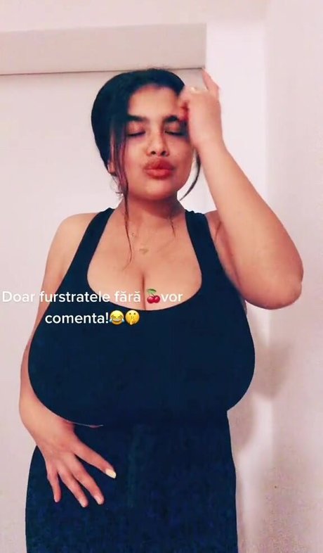 Melannia porn star photo