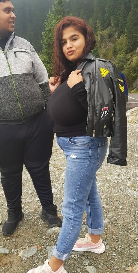 Melannia star sexy pic