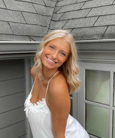 Ainsley Weaver pornstar adult img