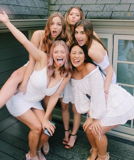 Ainsley Weaver nude star picture