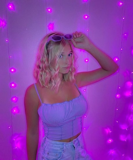 Ainsley Weaver star sex image