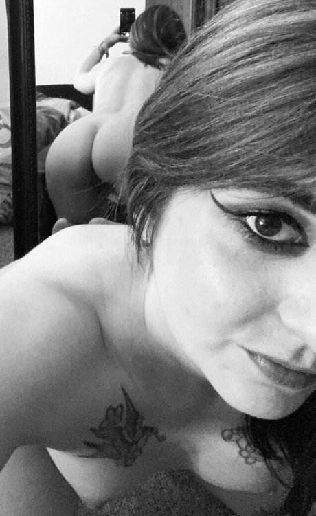 hollyvictoriauk beautiful actress pic