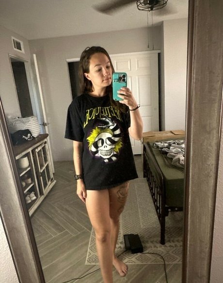 Xxxkhloekarter pornstar free pics