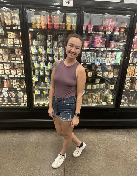 Xxxkhloekarter pornographic actress img