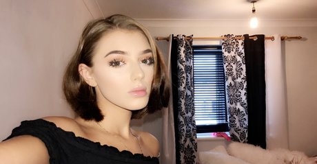 Oxford model exclusive pictures