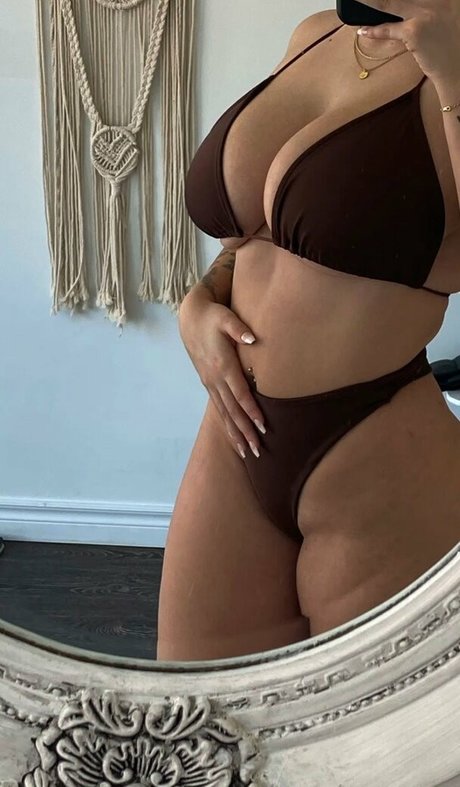 Kylie Manue hd model img