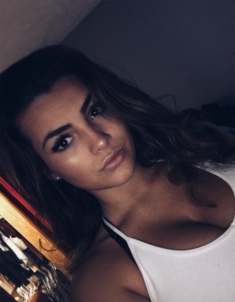 Kylie Manue nude actress pics