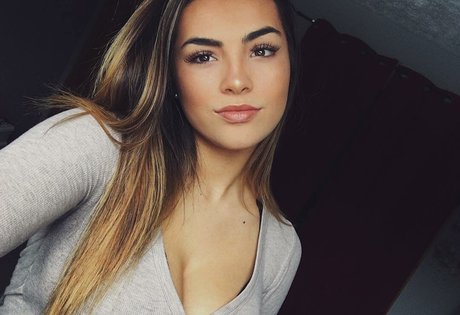 Kylie Manue perfect model photo