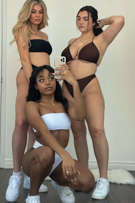 Kylie Manue hot model picture