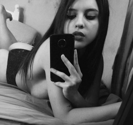 Piaabonetto model naked images