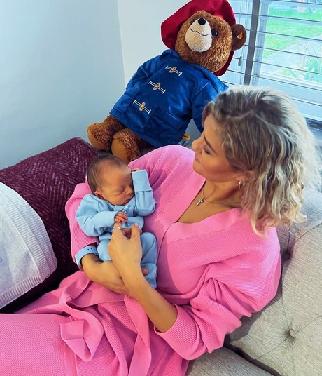 Claudia Valler naked star pics