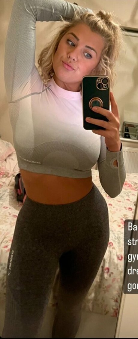 Claudia Valler star hot pics