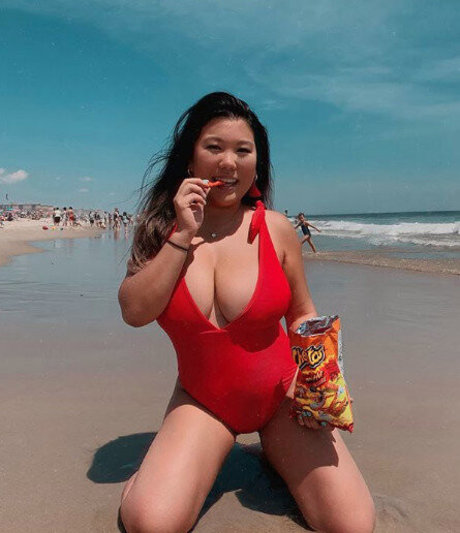 Tiffany Shu adult model img