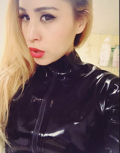 SophiaLarou pretty pornstar image