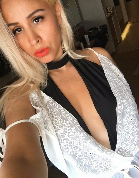 SophiaLarou high quality actress photos