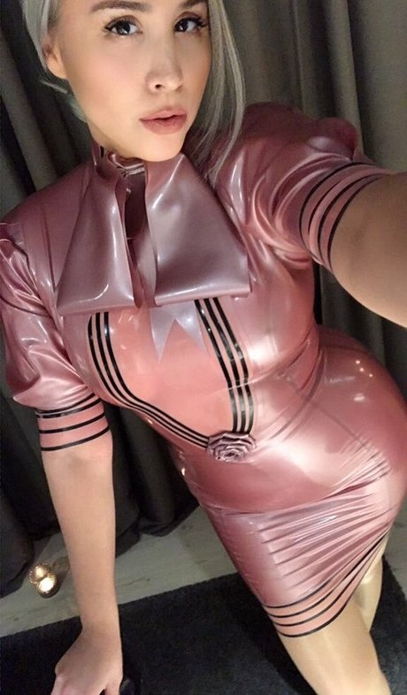 SophiaLarou pornstar sexy photo