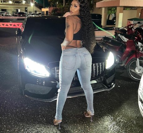 cathiimedialuna model adult image