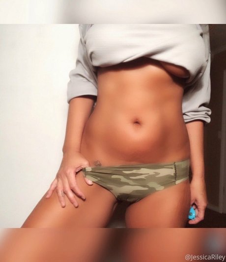 squat onlyfans sexy image