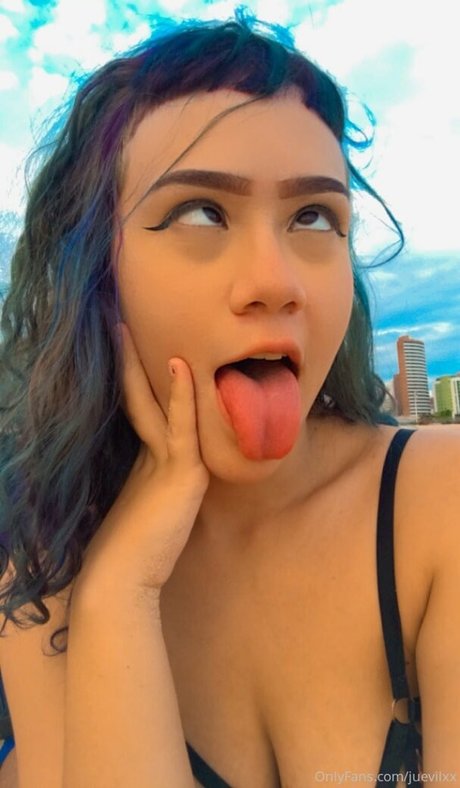 Julia Evilx model pretty images