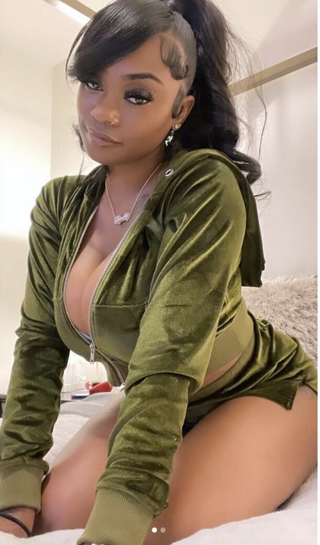 pyteee nude star images