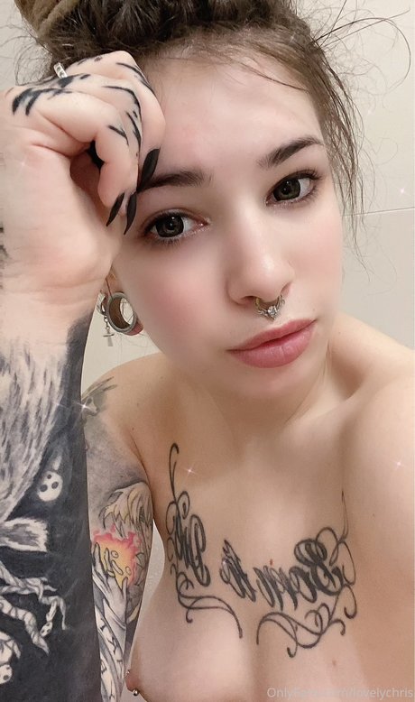 lovelychris model picture