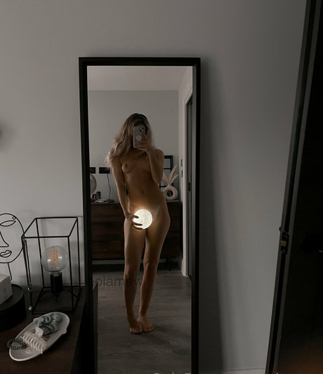 tiny onlyfans hot nude img