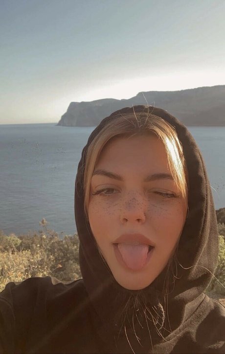 fingering pussy onlyfans beautiful photos